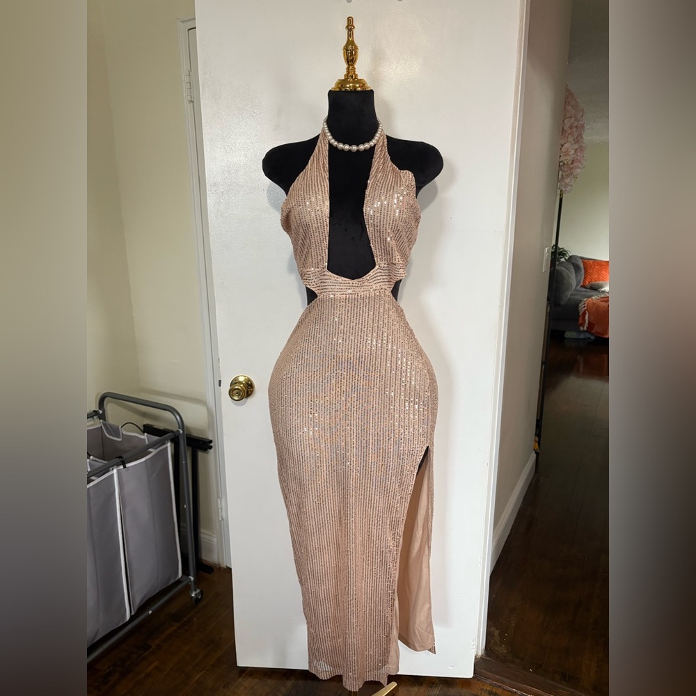 Elegant Champagne Sequin Halter Dress – Size Large (New Without Tags)